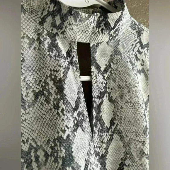 FRAME SLEEVELESS SNAKE-PRINT PARTY TOP BLOUSE SIZE XS Animal Preppy Office - Picture 5 of 9